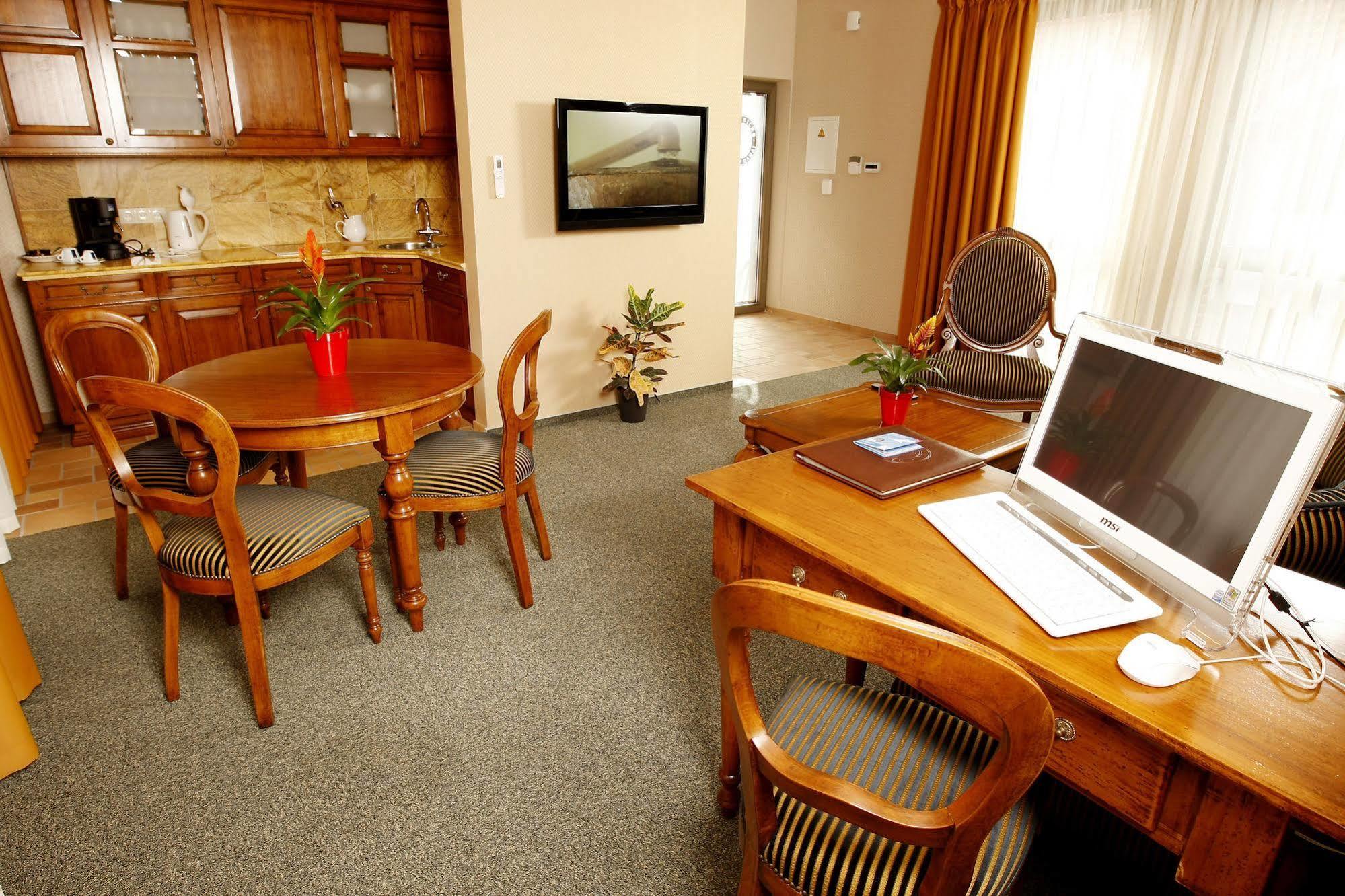 Friedricho Pasazas Hotel Klaipeda Ngoại thất bức ảnh